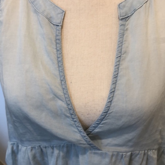 Bella Dahl revolve blue denim lightweight sleeveless top SZ M distressed edging - Picture 2 of 9